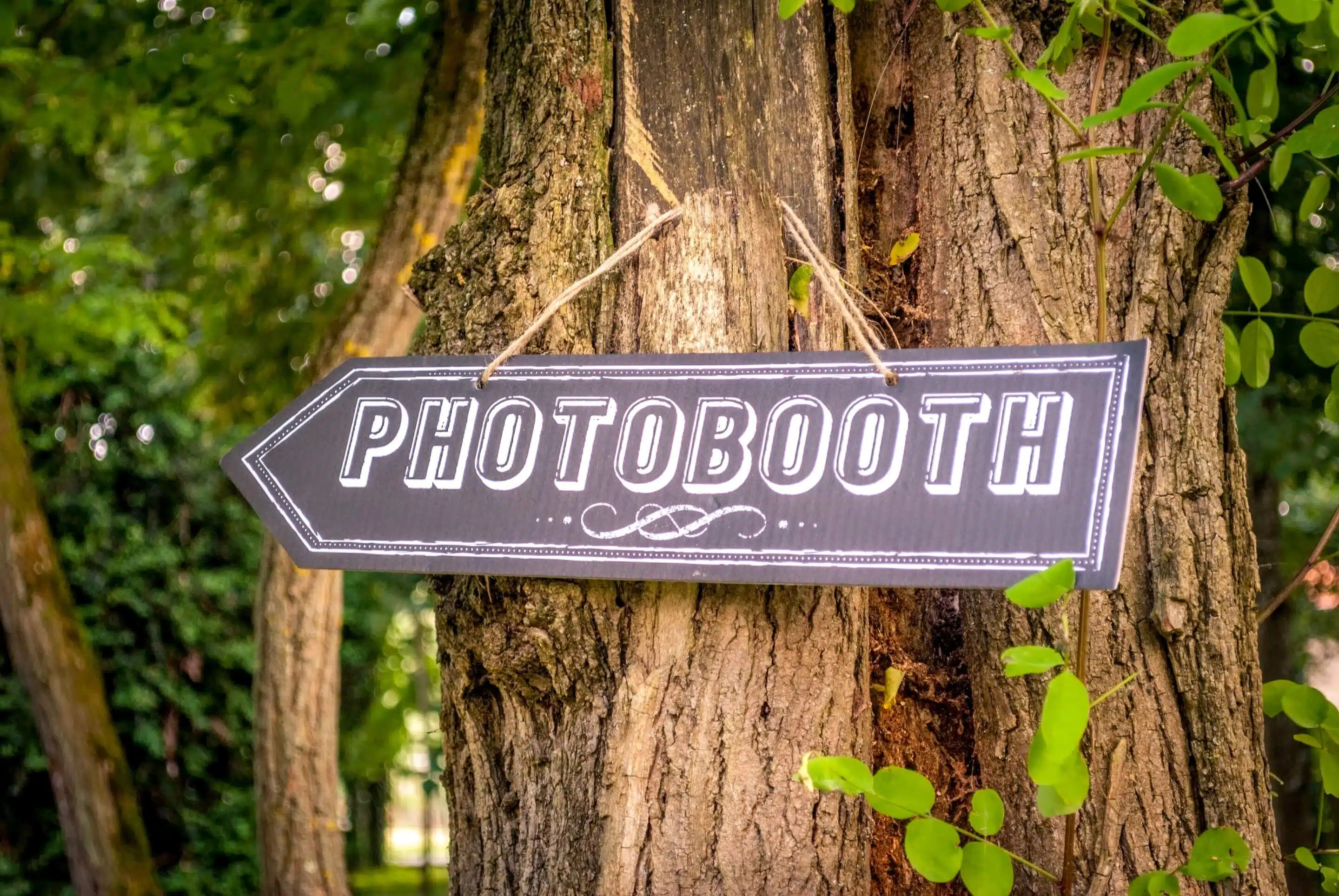 Flèche de direction indiquant la location d'un photobooth